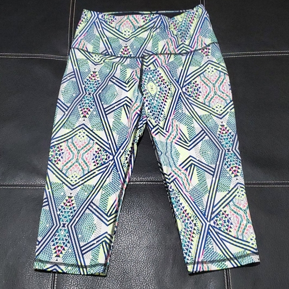 Victoria's Secret Pants - Victoria's secret VSX sport capri's